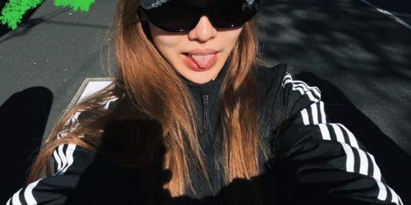 MK体育-新发色抢眼！山西女篮球员张茹晒出一组近照：好像这里必须要9张