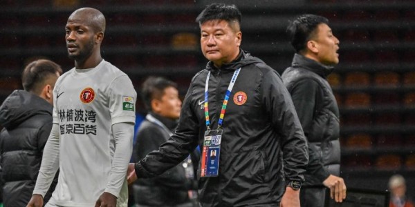 辽宁铁人中超处子球！姆本扎两连击，全队疯狂庆祝，津门虎仍0球