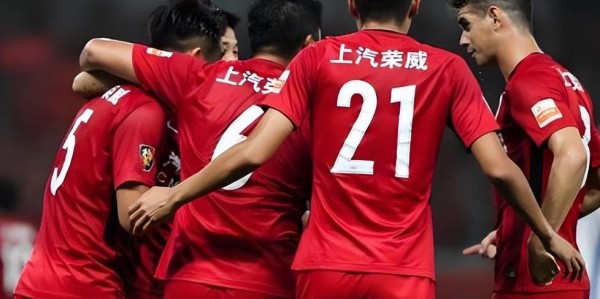 上港冬训将迎来两位久违新星回归助阵，未来将挑大梁，值得期待